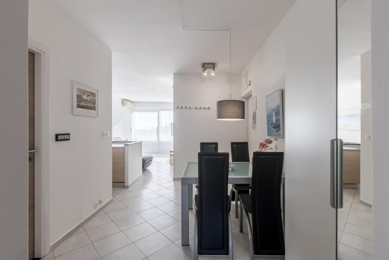 Sundowners Apartment, 52Qm, Double & Single Bed, 10 Min From Old Town Of 스플리트 외부 사진