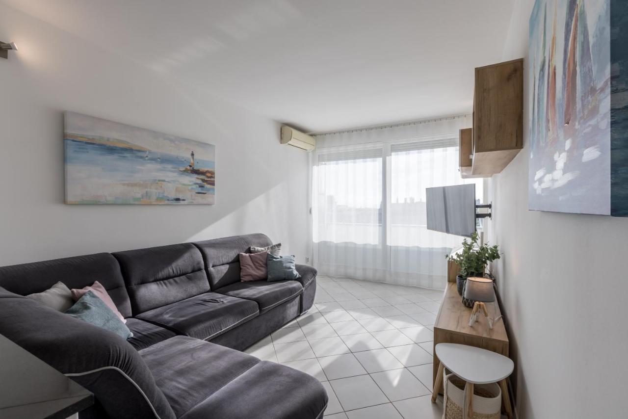 Sundowners Apartment, 52Qm, Double & Single Bed, 10 Min From Old Town Of 스플리트 외부 사진