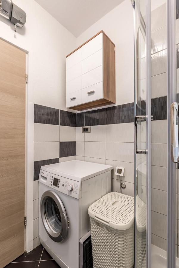 Sundowners Apartment, 52Qm, Double & Single Bed, 10 Min From Old Town Of 스플리트 외부 사진