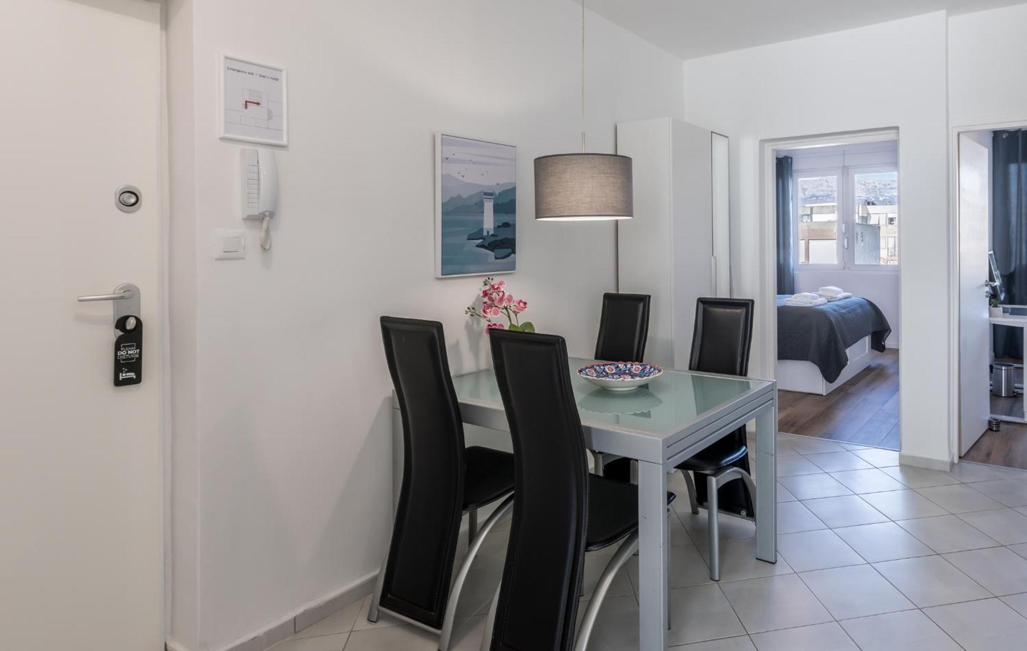 Sundowners Apartment, 52Qm, Double & Single Bed, 10 Min From Old Town Of 스플리트 외부 사진